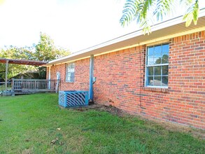 252 Sanders Rd in Kinsey, AL - Foto de edificio - Building Photo