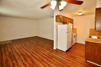 511 W Oak St in Weatherford, TX - Building Photo - Building Photo