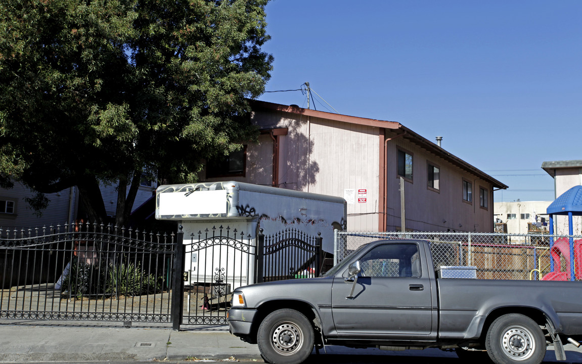 1729 39th Ave in Oakland, CA - Building Photo