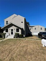 104 Howland Ave in Jamestown, RI - Building Photo