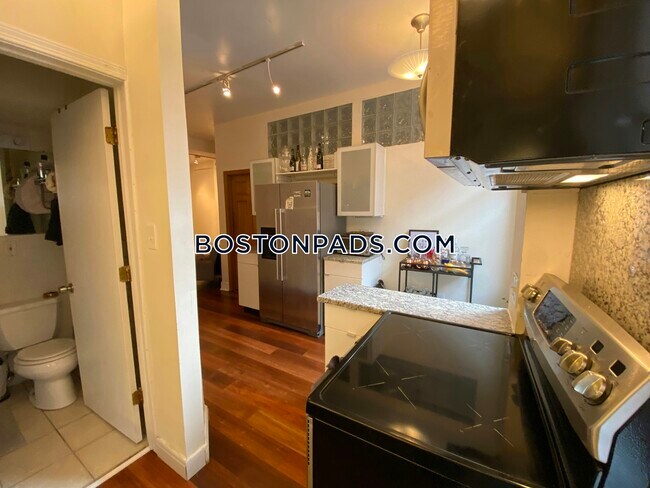 53 Saint Stephen St, Unit 4 in Boston, MA - Building Photo - Building Photo