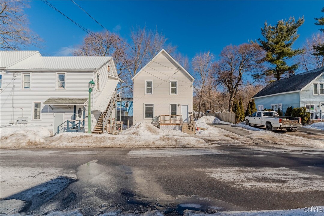 207 E Lynde St in Watertown, NY - Building Photo