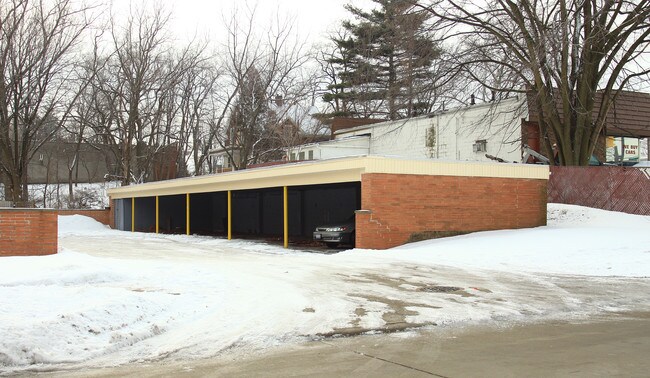 15900 Maple Heights Blvd in Maple Heights, OH - Building Photo - Building Photo