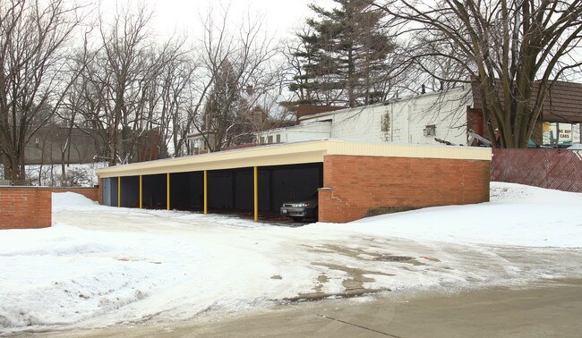 15900 Maple Heights Blvd in Maple Heights, OH - Foto de edificio - Building Photo