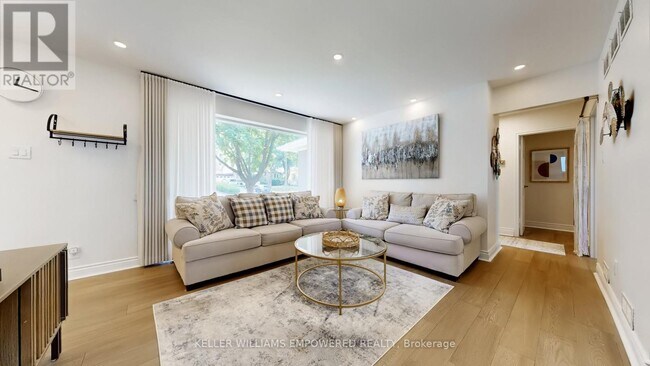 30 Paperbirch Dr in Toronto, ON - Building Photo - Building Photo