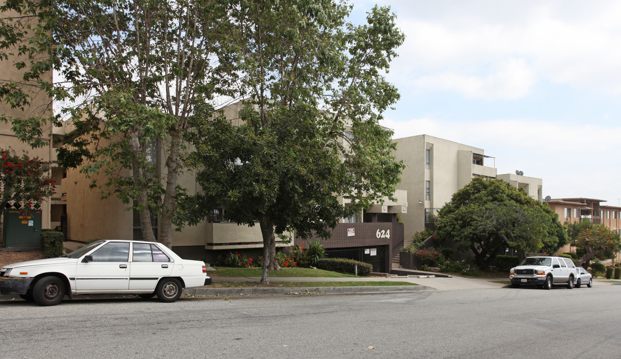 Taylor Terrace in Montebello, CA - Building Photo