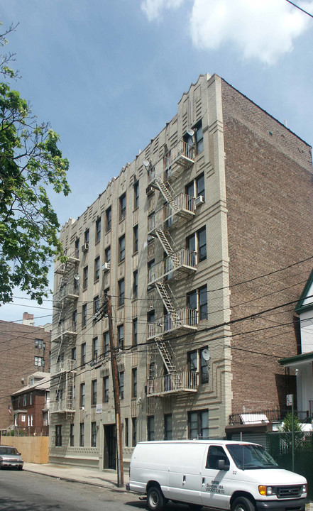 1710 Popham Ave in Bronx, NY - Building Photo