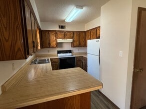 1303 S Greenwich Ave in Russellville, AR - Building Photo - Building Photo