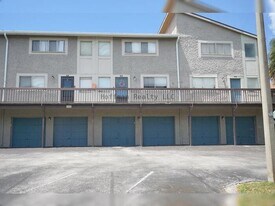 6325 Newtown Cir in Tampa, FL - Building Photo