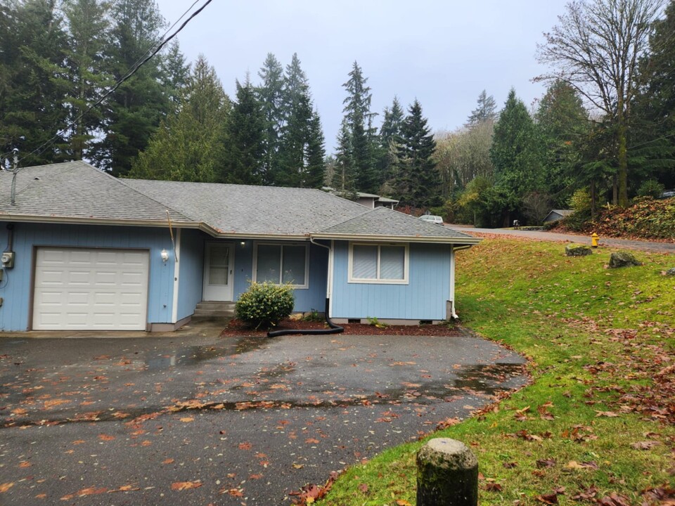 1733 Roosevelt Ave SE in Port Orchard, WA - Building Photo