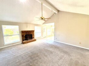 1321 Chicota Dr in Plano, TX - Foto de edificio - Building Photo