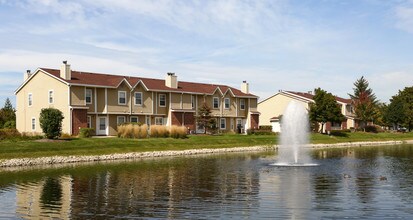 Waterford Place Apartments in Arlington Heights, IL - Building Photo - Building Photo