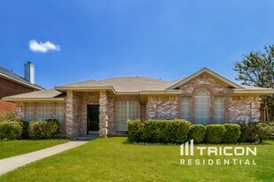 1558 Aberdeen Dr in Lancaster, TX - Building Photo