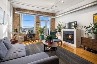 333 S Desplaines St in Chicago, IL - Building Photo - Building Photo