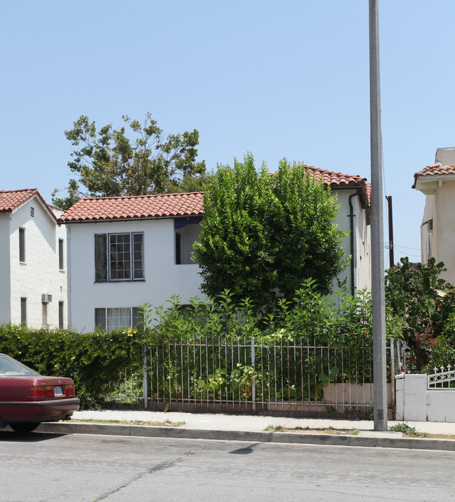 222 E Cedar Ave in Burbank, CA - Building Photo - Building Photo