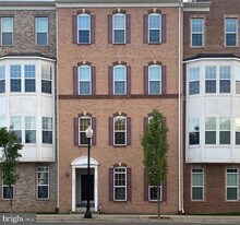 9543 Center St in Manassas, VA - Building Photo