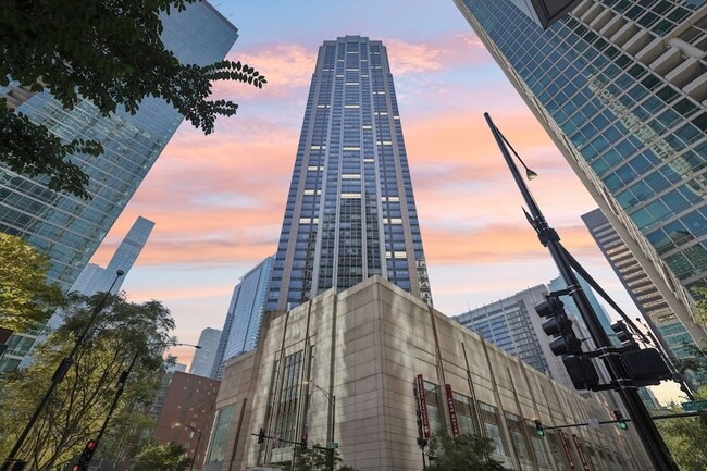 property at 512 N McClurg Ct