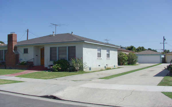 9458-9464 1/2 Los Angeles St in Bellflower, CA - Building Photo - Building Photo