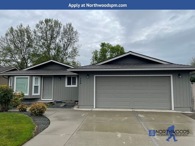 549 Glenn Way in Central Point, OR - Building Photo - Building Photo