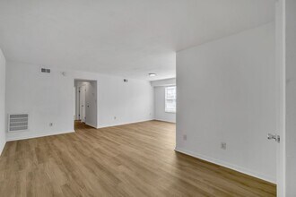 501 Aylesbury Dr in Virginia Beach, VA - Building Photo - Building Photo