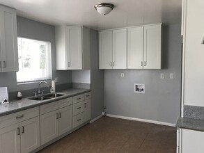 Woodbury Manor Apartments in Montebello, CA - Building Photo - Building Photo