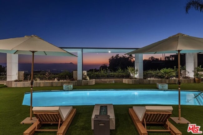 560 Chalette Dr in Beverly Hills, CA - Building Photo - Building Photo