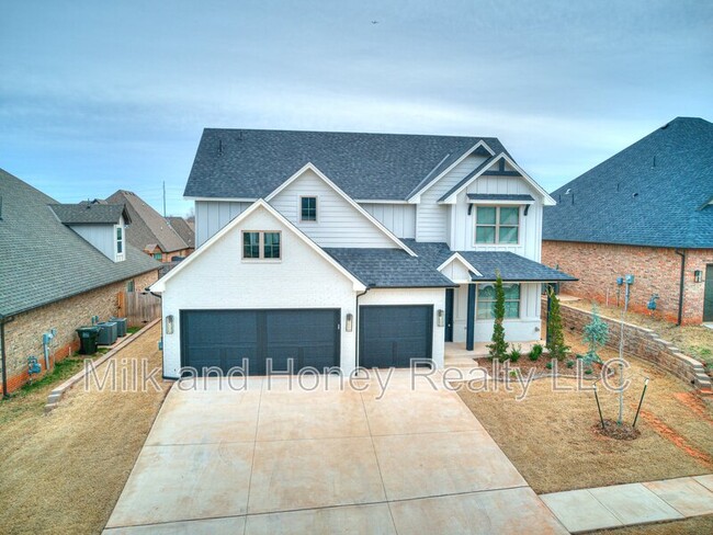 8216 Jenny Ln in Edmond, OK - Foto de edificio - Building Photo