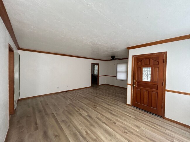 180 W Kanai Ave in Porterville, CA - Building Photo - Building Photo