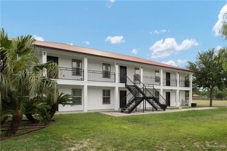 1105 W Stubbs St, Unit 2 in Edinburg, TX - Building Photo - Building Photo