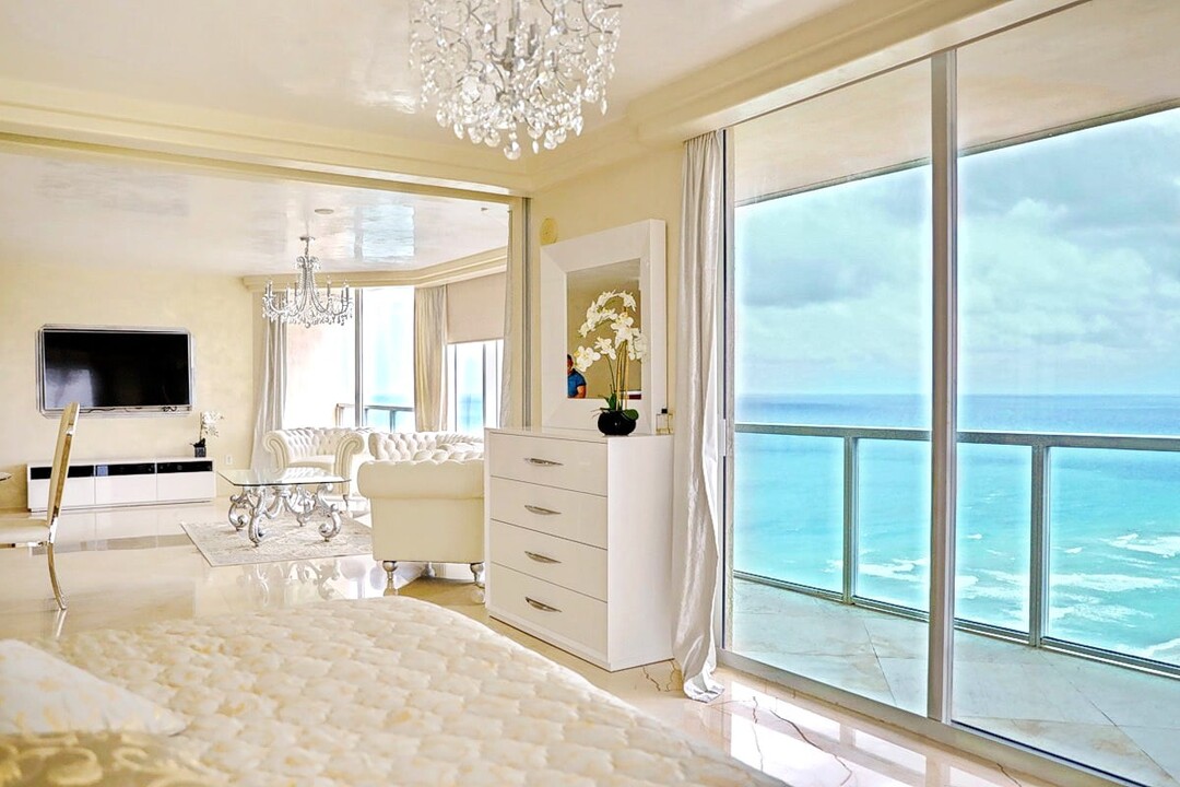 16699 Collins, Unit 2508 in Sunny Isles Beach, FL - Building Photo