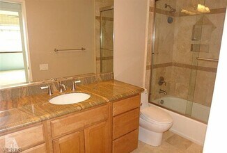 25 Mecklenberg in Irvine, CA - Foto de edificio - Building Photo