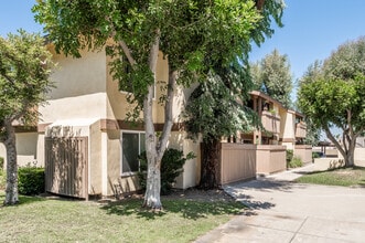 Park Plaza Apartments in Stanton, CA - Building Photo - Building Photo