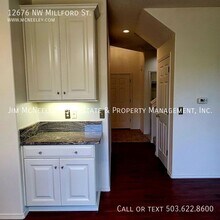 12676 NW Millford St in Portland, OR - Foto de edificio - Building Photo