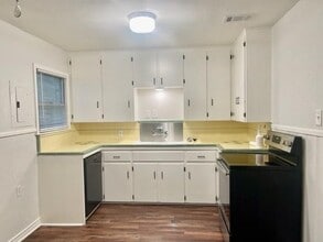 3760 Kris St in Fort Worth, TX - Building Photo - Building Photo