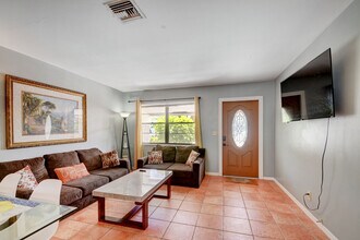 103 SW 10th Ave in Boynton Beach, FL - Building Photo - Building Photo