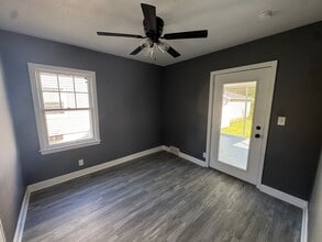 37 Blackhawk Hills Dr in Rock Island, IL - Building Photo - Building Photo