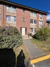 30 Henderson Dr, Unit 5 in East Hartford, CT - Building Photo - Building Photo