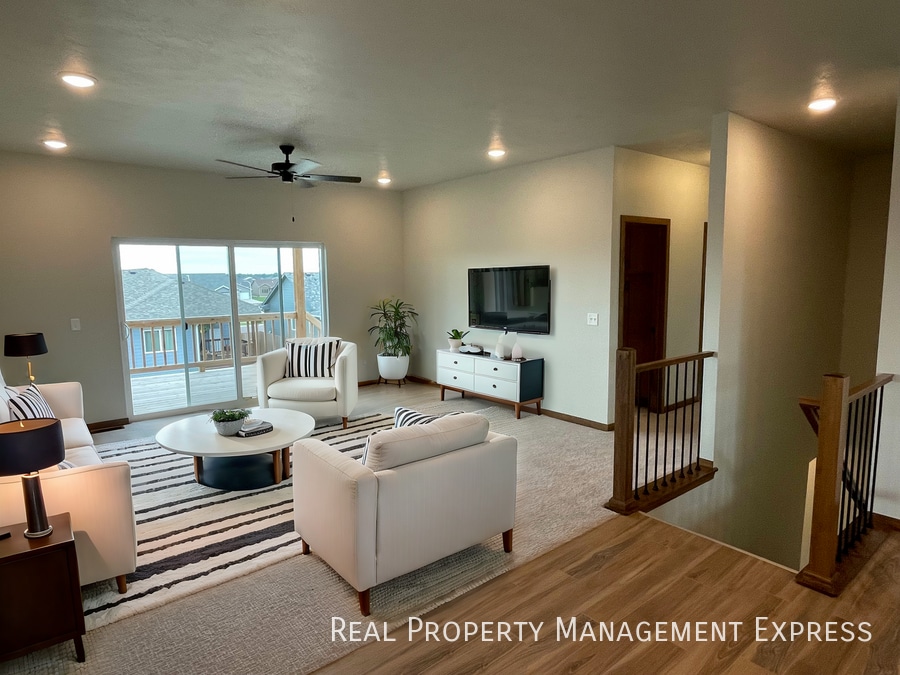 BRAND NEW 4 BED 3 BATH TWIN HOME in Sioux Falls, SD - Foto de edificio