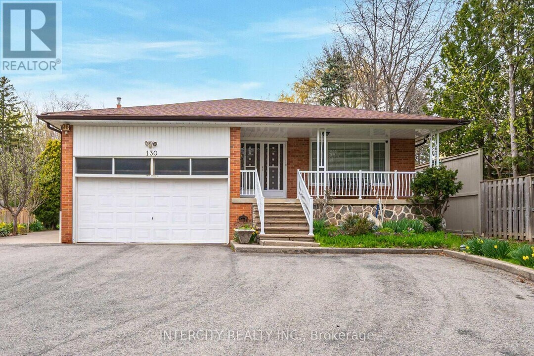 130 Centre St in Vaughan, ON - Building Photo