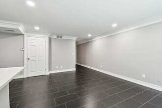 2942 W Bay Dr in Belleair Bluffs, FL - Building Photo - Building Photo