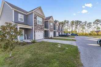 209 N Stingray Ln in Sneads Ferry, NC - Building Photo - Building Photo