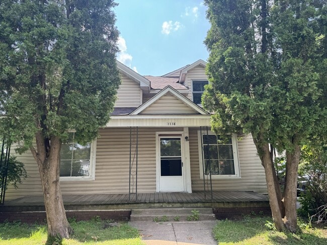 1118 S Barstow St