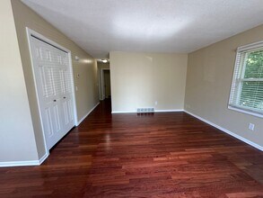 1121 Crescent St NE in Grand Rapids, MI - Foto de edificio - Building Photo