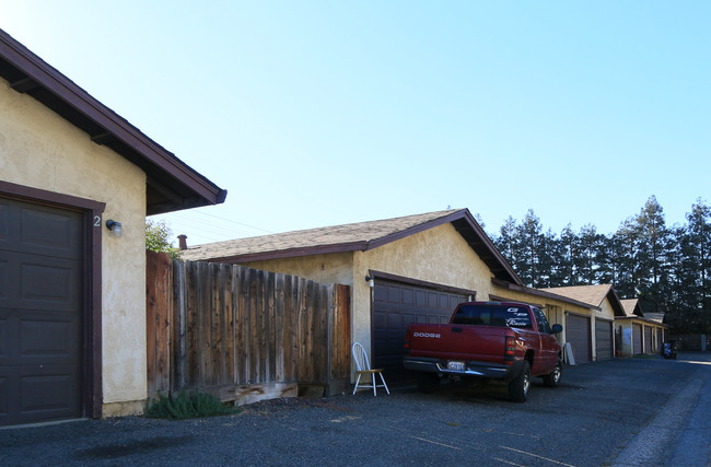 3709 Coffee Rd in Modesto, CA - Foto de edificio - Building Photo