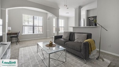 2500 Woodland Park Dr, Unit K310 in Houston, TX - Building Photo - Building Photo