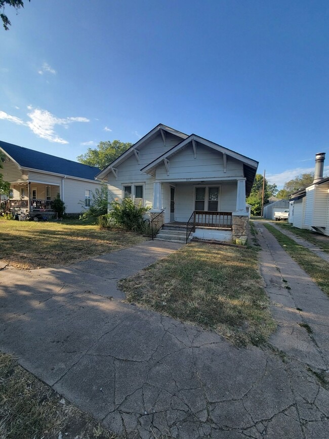 property at 307 E 9th St
