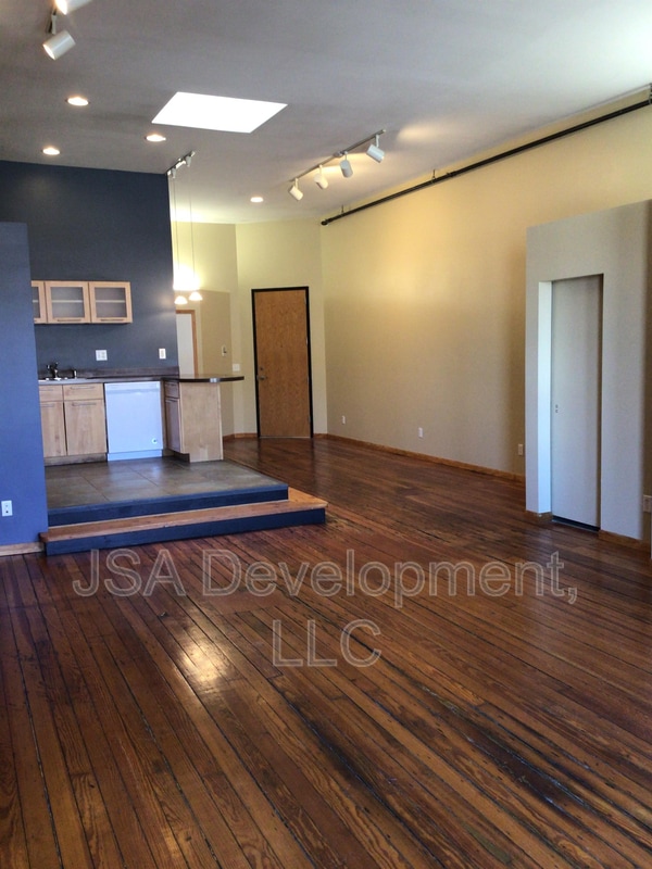 220-224-224 E 4th St in Waterloo, IA - Building Photo - Building Photo