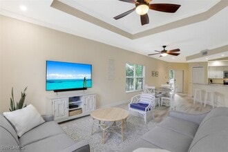 1240 Shady Rest Ln in Naples, FL - Foto de edificio - Building Photo