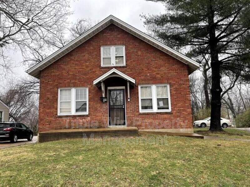 424 Abston St in Ferguson, MO - Building Photo