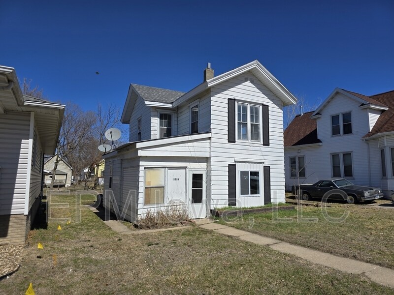 1016 11th Ave SE in Cedar Rapids, IA - Building Photo